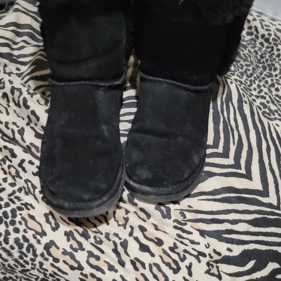 3 pairs of really nice boots and customized pink and red Nike Air max 90s. - Picture 3 of 11